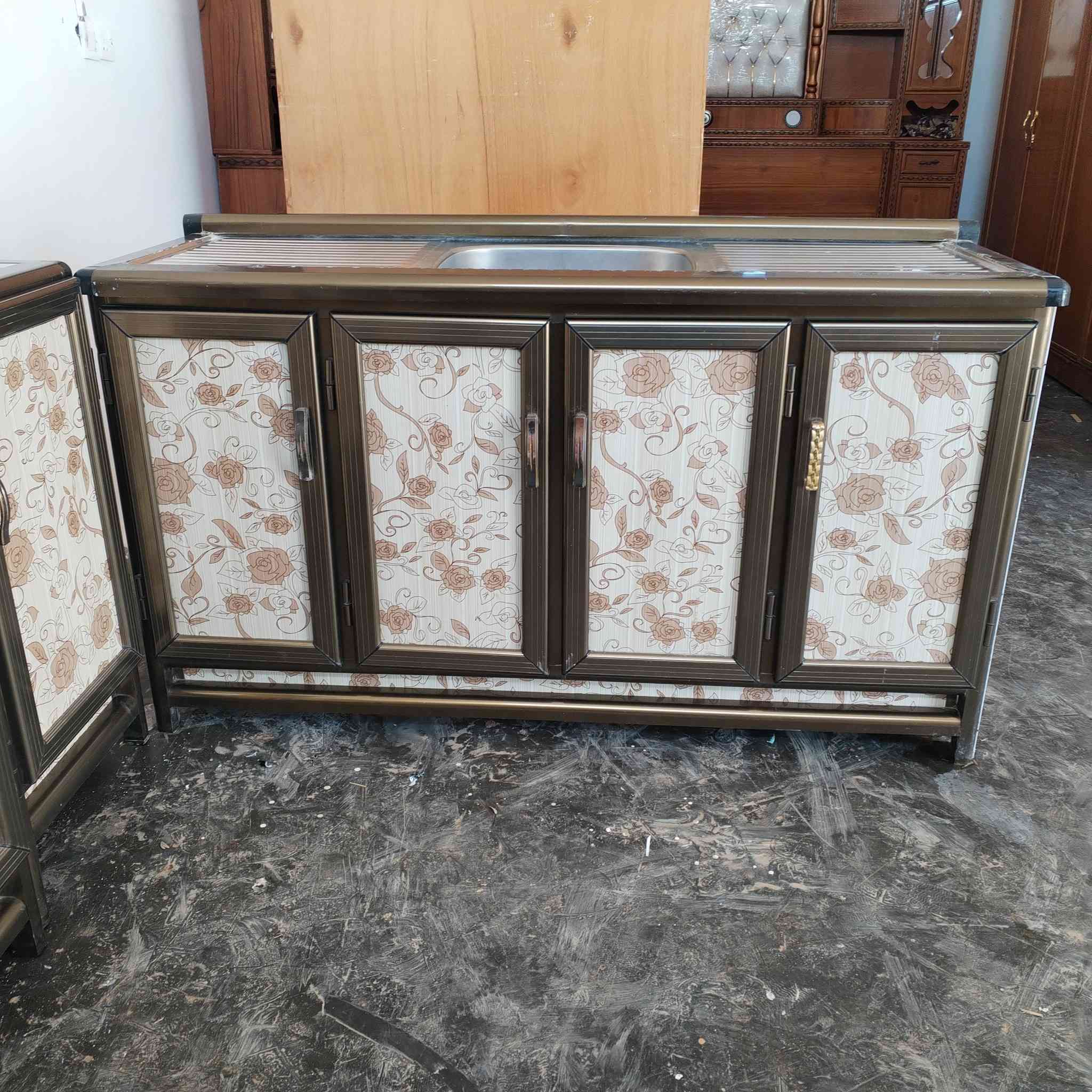 سلام عليكم يوجد كاونتر سعودي درجة أولى *********** واتساب توجد خدمة توصيل ٦ قطع للبيع في الرمانه البعبيد
