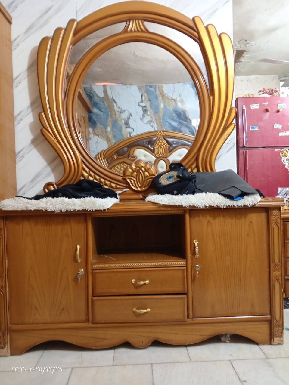 غرفة نوم للبيع اخت الجديده
كنتور ٦ ابواب الغرفة ٧ قطع السعر 550 وبيهة مجال ***********
