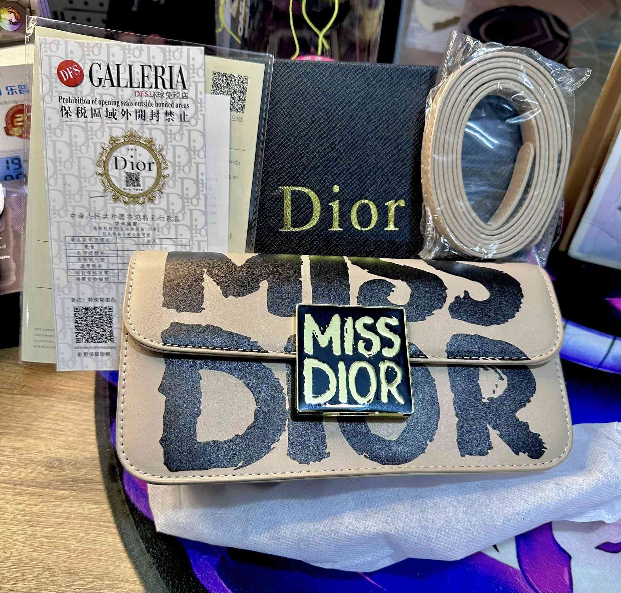 متوفرات للبيع جنط ماركه


**إذا كنت صاحب هذا الإعلان وتريد حذفه لأي سبب، رجاءا أرسل رسالة إلى الدعم الفني**