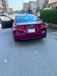 اخوان  كامري٢٠٢١ LE  مواصفاتها معروفه نظيفه السياره مال بيت ماشيه٣٥ ال...