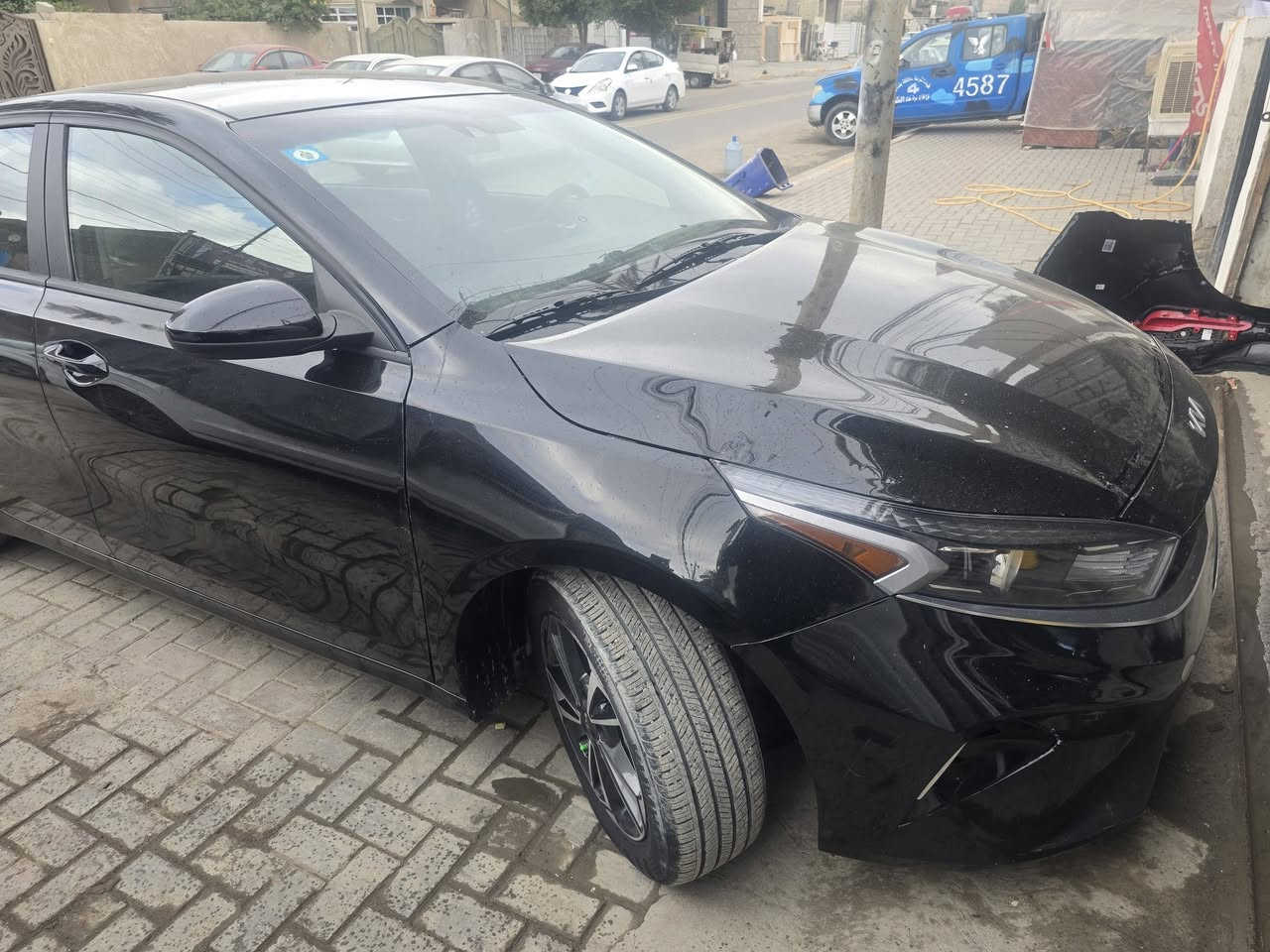 سلام عليكم  فورتي موديل2023 الون اسود  ضرر السيارا جاملقات الورا الشواصي سليما بساليا مبدلا او بيها 3قطع صبغ او البنيد بيها بارد بالبنيد  السيارا ماشيا 17الف كلها وضع الشركا  السيارا عاديا  الايتات زنون  سعر 125او بيها مجال سيارا مرقما بقداد باسمس  رقم الهاتف بي واتساب***********
