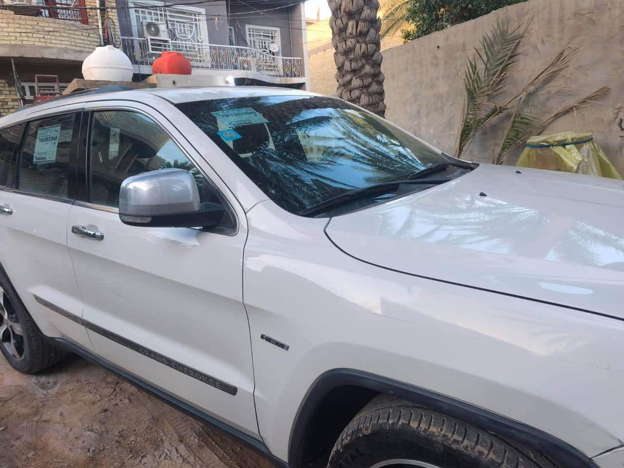 جيب 2011 امريكي  هيمي اوفرلاند مواصفاته معروفه
حادثه خفيف جدا رصعات بالباب الامامي حتى ميبين واله بالسونار ياله تعرفه 

محركها جديد 
تايرات جديد
تبريد منظومة جديد 
مسوي صيانة للصدر الامامي
يعني ماخليها تعطل 

اني ماستخدمها قليل جدا لان عندي غيرها يعني بالشهر اطلع بيها مره او مرتين اريدها ب ١٤٥ ورقه مكاني كربلاء وشكرا
***********
