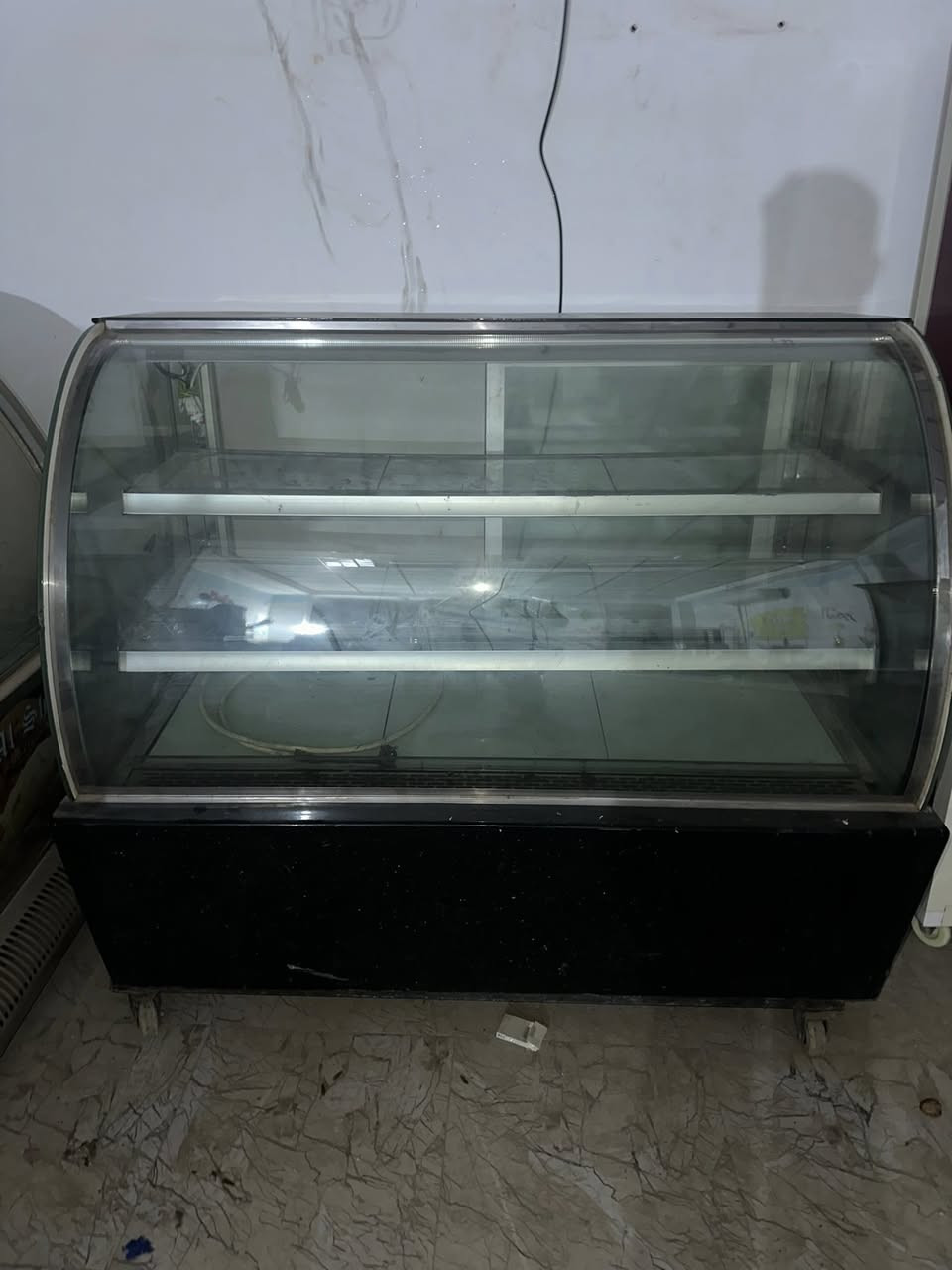 السلام عليكم
عارضه مقبلات وآيس كريم جديد مامستخدم 16بلانك قياس طول عارضه 1500متر ونص اطار مرمر (سنكل فيز)
عارضه كيك ايراني (سنكل فيز)
عارضه كيك قياس متر ونص اطار مرمر (سنكل فيز )
مكينه سوفت صيني (سنكل فيز )

مامتواجد بلفيس 

الاتصال 

*********** ابوسجاد
