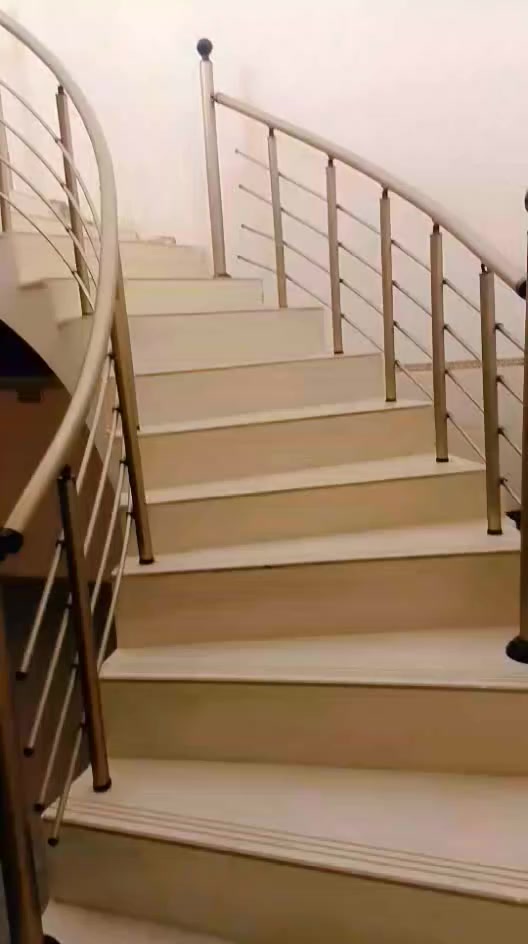 السلام عليكم 
مشتمل للبيع 125م بناء جديد درجة اولى طابوك المتنبي قرب بناية استاذ طلال  يتكون  غرفه  نوم استقبال وصاله وصحيات خارجية وداخليه اللاستفسار   ***********
