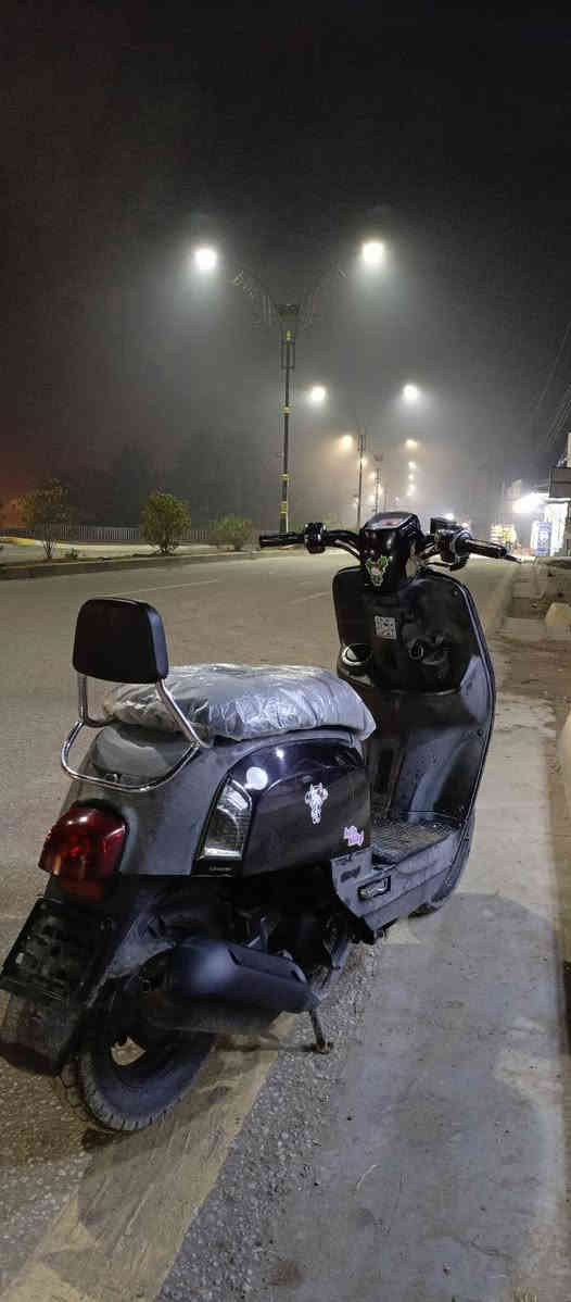 السلام عليكم ماكس بوليس موديل 2010 لدراجه بلاديه ختم واحد ويه لمكينه لون مميز بنفسجي لسعر 700 وبيه مجال متواجد فقط عل رقم ***********
