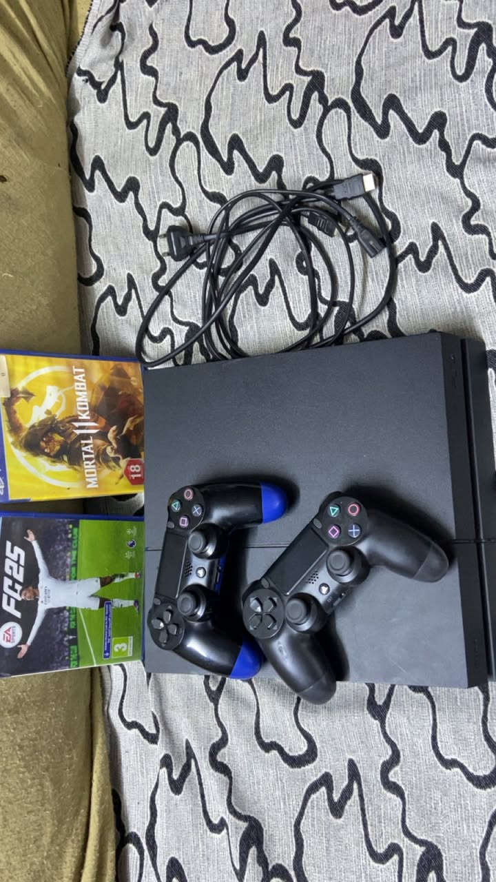 السلام عليكم بلي فور مع ملحقاته مع ثنين جوستك اصلي وتجاري + 3 اقراص جي تي اي+فيفا 25 +مورتال كومبات 
السعر 210الف 
مكاني بغداد الامين الثانيه
رقم الهاتف ***********
