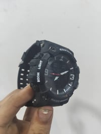 ساعة EDIFIVE • مختومة • فيها ضو