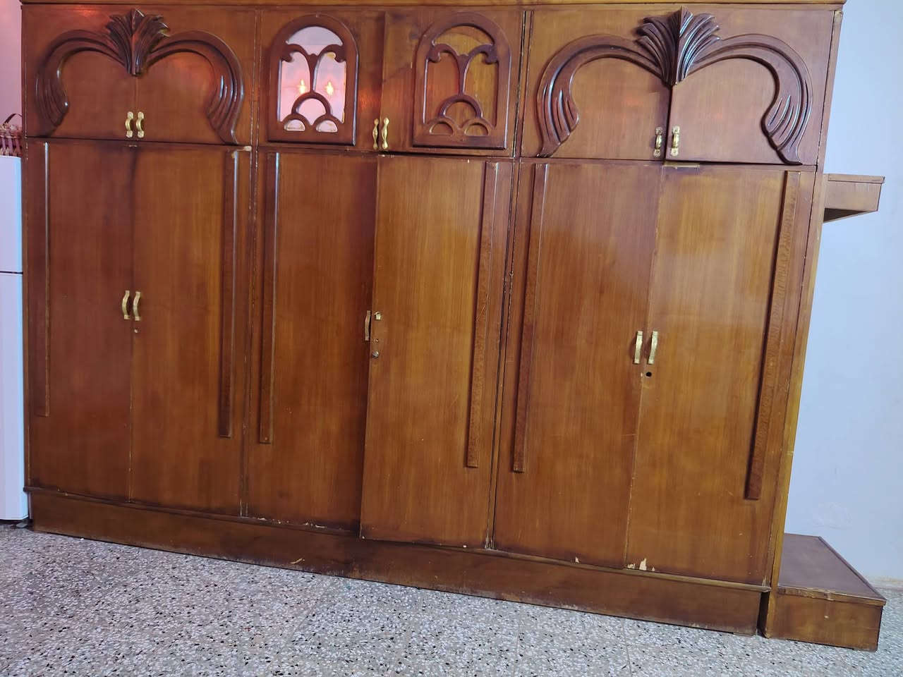 سلام عليكم غرفة نوم مستعملة سعرها ٣٠٠ وبيها مجال مكاني بغداد ***********
