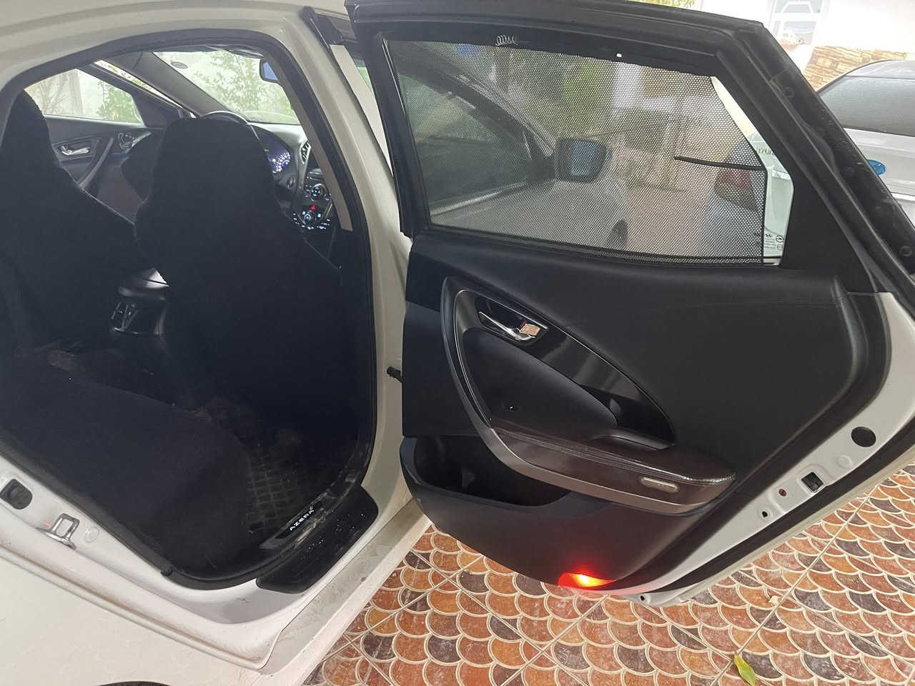 السلام عليكم ازيرا 2014 فول مواصفات 1/1رقم اربيل بأسمي جديد مكفوله كير مكينه صبغ دعمه طخه ماكو فقط قطعه وحده صبغ باب السكن فقط السياره حلوه كلش بيع او مراوس السعر 140 وبيهه مجال للأستفسار *********** مكان السياره ديالى
