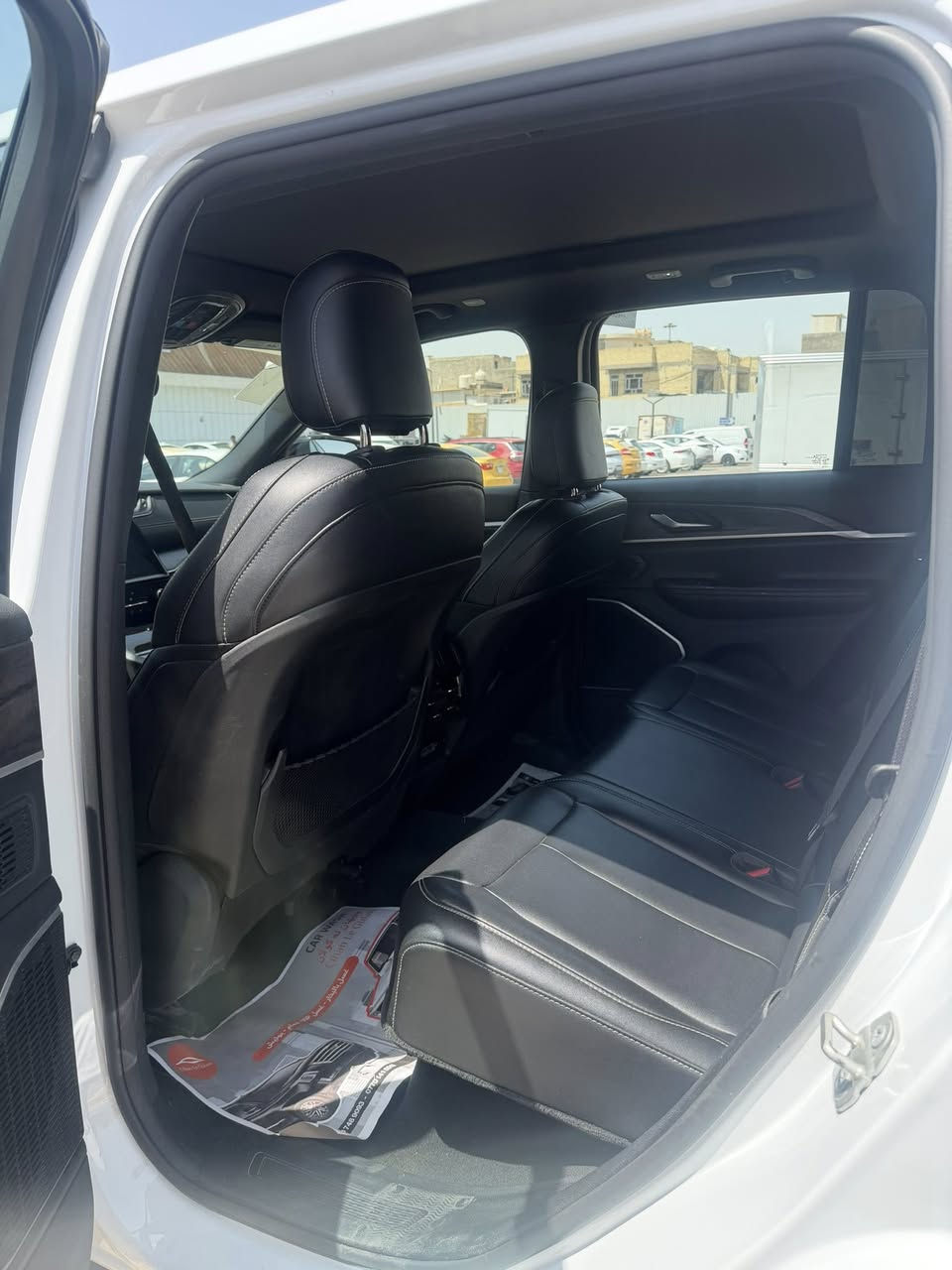 JEEP GRAND CHEROKEE LIMITED 4xe PLUG-IN
HYBRID 2024.
ثلاث أنظمة هابيرد كهرباء بانزين 
اللون : ابيض  رقم اربيل باسمي نفس اليوم احولك 
.السيارة موجودةبغداد السيدية 

الموديل : 2024.
المسافة المقطوعه : 52000M
سعة المحرك : 2000cc turbo plug in hybrid. 
داخل جلد اسود
بانوراما .. فول موصفات 
تحكم بالستيرن
شفتات ستيرن
شاشة كبيرة ابل كار بلي
كراسي امامية كهرباء
ميموري كرسي السائق
تدفئة مقاعد امامية
تدفئة ستيرن
دخول ذكي بدون مفتاح
كاميرا خلفية
رادار امامي 
رادار جانبي
تحديد مسار
مثبت سرعة تفاعلي
تشغيل عن بعد
باب الصندوق كهرباء
نظام STOP/START ENGINE
نظام صوت ALPINE
حساسات خلفية
اوتو بريك خلفي
هاند بريك كهربائي (بصمة)
لايت  LED
لايت زينون عالي/واطي
كشافات ضباب زينون
5 وضعيات قيادة
 بك لايت LED
بعد هواي مواصفات 
            ( ملاحظة )
سياره مستوردها كلين تايتل وصور امريكا مرفقة وكارفاكس كلين بس بعد الفحص بيها جاملغ الامميات والبنيد والباب السايق صبغ من امريكا بدون اي تعديل او بارد السيارة مماشية ولا كيلو بل عراق دخول جديد  السعر 33500$ بيها مجال بسيط
‭ 0783 800 5597
