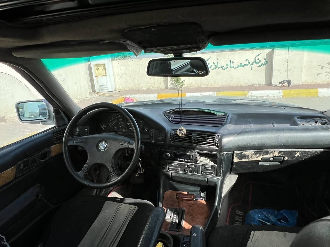 السلام عليكم من رخصه الادمن بي ام دبليو 535 مفتوح موديل 1991 السياره خير من الله كير مكينه الحمد لله حداده نص عمر سنويه منتهيه راعيها بغداد يرادلها ترتبيات دعاميه اماميه السعر 30 وبيها مجال بسيط الرقم ***********
