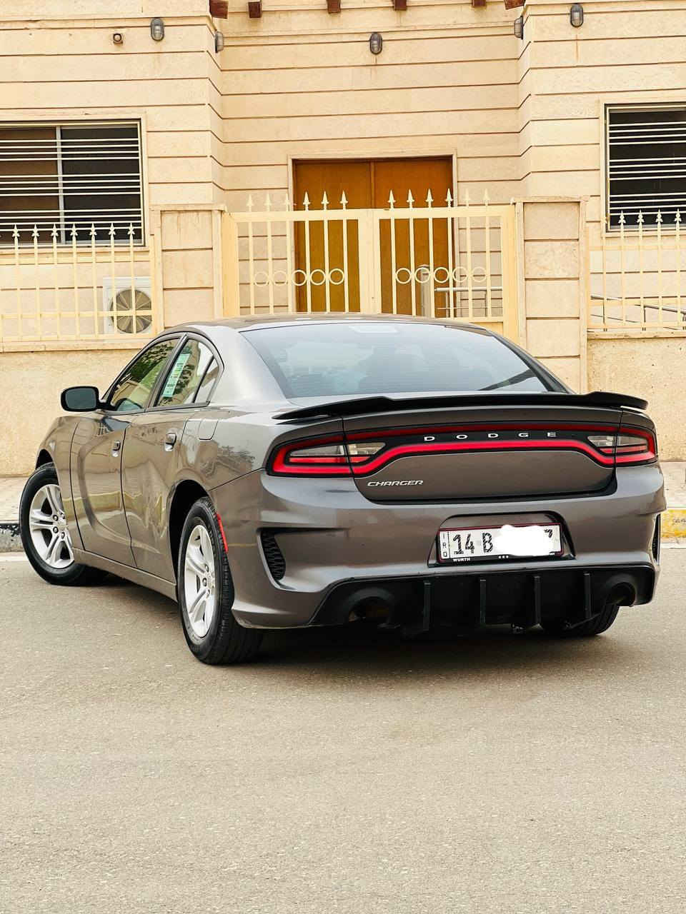 السلام عليك
جارجر 2016 اصل. معلايه 2023
مرقم بصره تحويل ثاني يوم 
محرك 3.6 / سته سلندر
تخم تايرات جديد 
محرك وكير ولا غلطه 
ضربتهة جاملغ وبنيد وباب خلف السائق
الباب بعده ع ضربته خفيفه مبينه بالصور 
السعر 145$ وبي مجال قليل كلش
مكاني بصره 
للأستفسار:
*********** الزبير, البصرة
