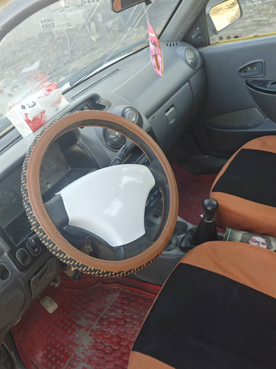 السلام عليكم سايبة موديل 2015 كير مكينة نظيفة حدادية هم تخم تاير  السعر 13 وبيها مجال  مكان السيارة الديوانية *********** مكلف بالنشر هذا رقم صاحبها
