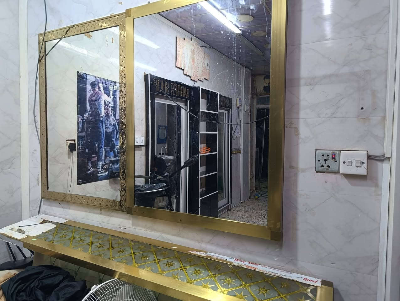 كرسي عايز جگ الظهر فقط وعربانه اصباغ والميز مع المرايات للبيع بسعر مناسب الي يريدهن يتصل عالرقم ***********
مكانهن النجف

