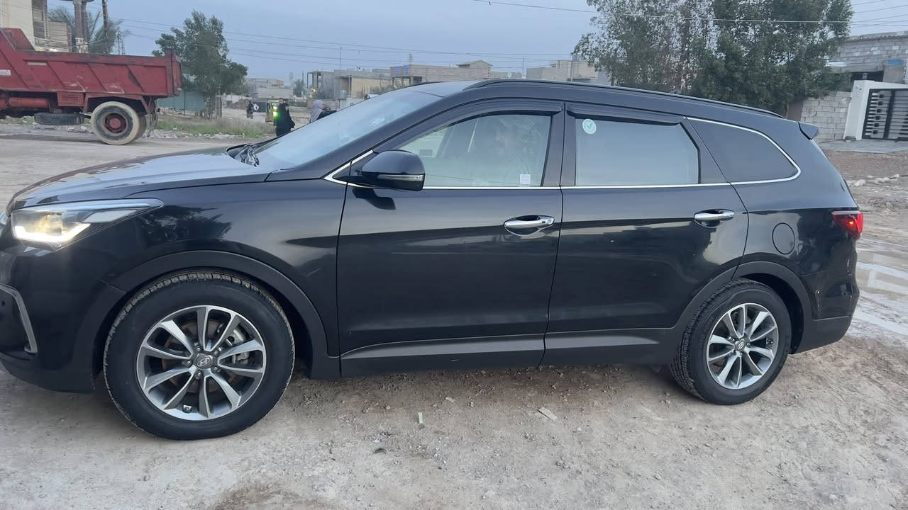 سنتافي. للبيع امريكي بيها تبديل قطعتين. بدون دواخل ٧ راكب ٦ سلندر. ٣قطع. تبريد بصمه كشنات كهربايه مكان. سياره ديالى بعقوبه راقم الهاتف ***********
