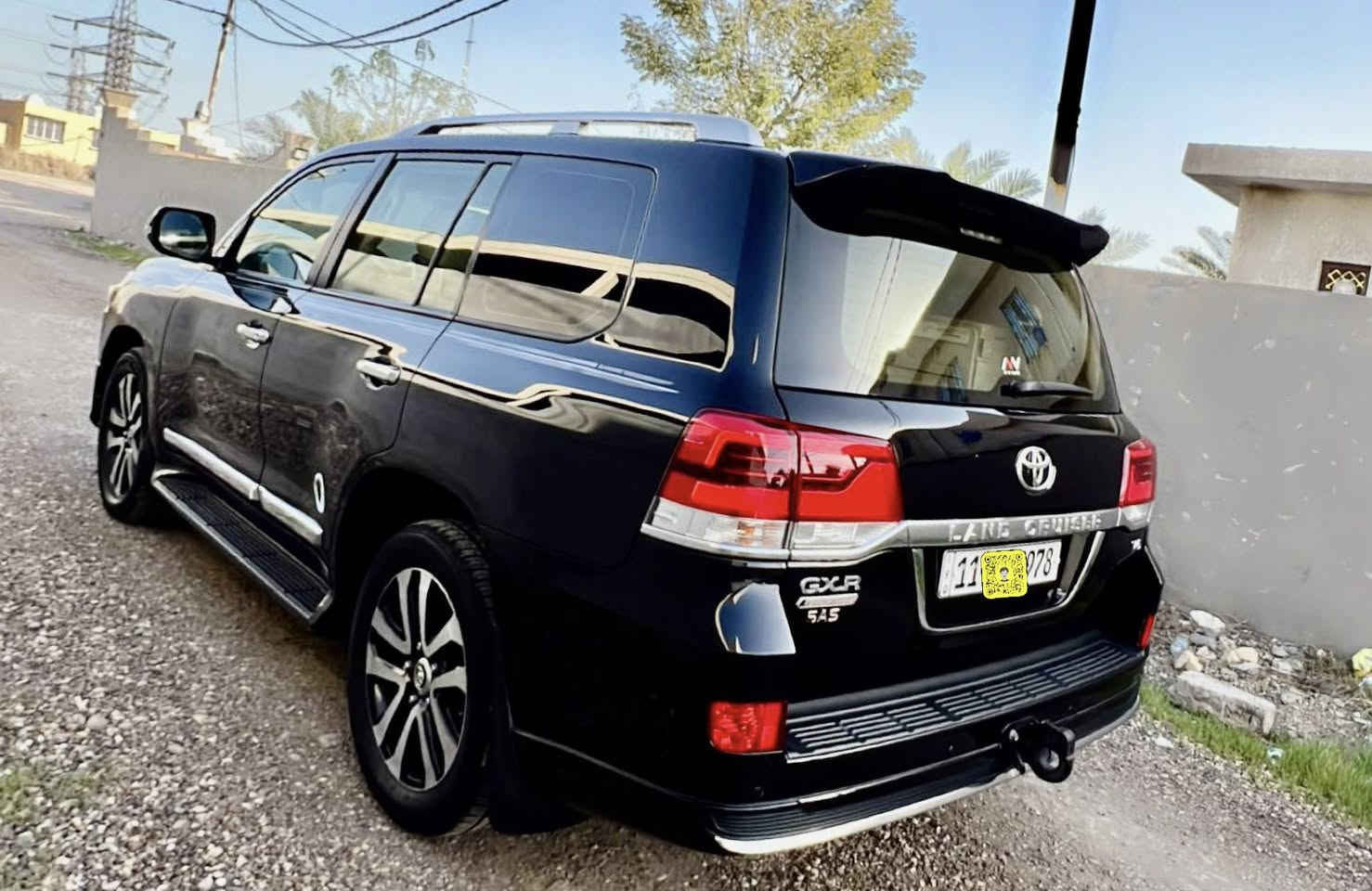 سلام عليكم لاندكروز 2019 خليجي للبيع السياره بأسمي مكان السياره ابو غريب سونار مرفق مع الصور ملاحضات بسيطه 
محركV6
فول موصفات 1/1
بصمه تشغيل 
5 بصمه أبواب لمس 
تشغيل عن بعد
فتحه سلايت
كشنات ثنين كهرباء 
كشنات جلد 
8ايرباك 
زراكات 
مري شفط 
مطفايه حريق 
جنطه كهرباء 
ثلاث قطع تبريد 
حساس امامي 
حساس خلفي  
وباقي موصفات المعروفه
ماشيه148 
سعر السياره 525 وبيها مجال حك الجيه
الاستفسار اتصل على الرقم *********** واتساب
