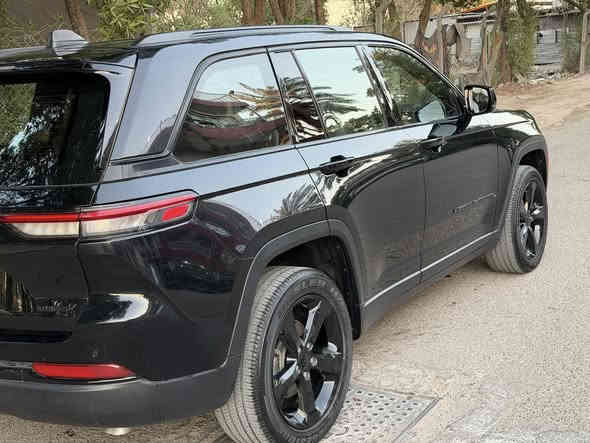 السلام عليكم
جيب گراند شيروكي 2023 altitude 
وارد امريكي حادثها قبق جنطة فقط ومبدل بلادي
السيارة جديدة جداً ماشية ١٧ الف فقط 
خمسة راكب 
مواصفاتها 
فتحة سقف حساسات خلفية رادارات
تشغل عن بعد بصمة تشغيل وبصمة ابواب
رقم بغداد بأسمي
السعر 40000
للأستفسار ***********
