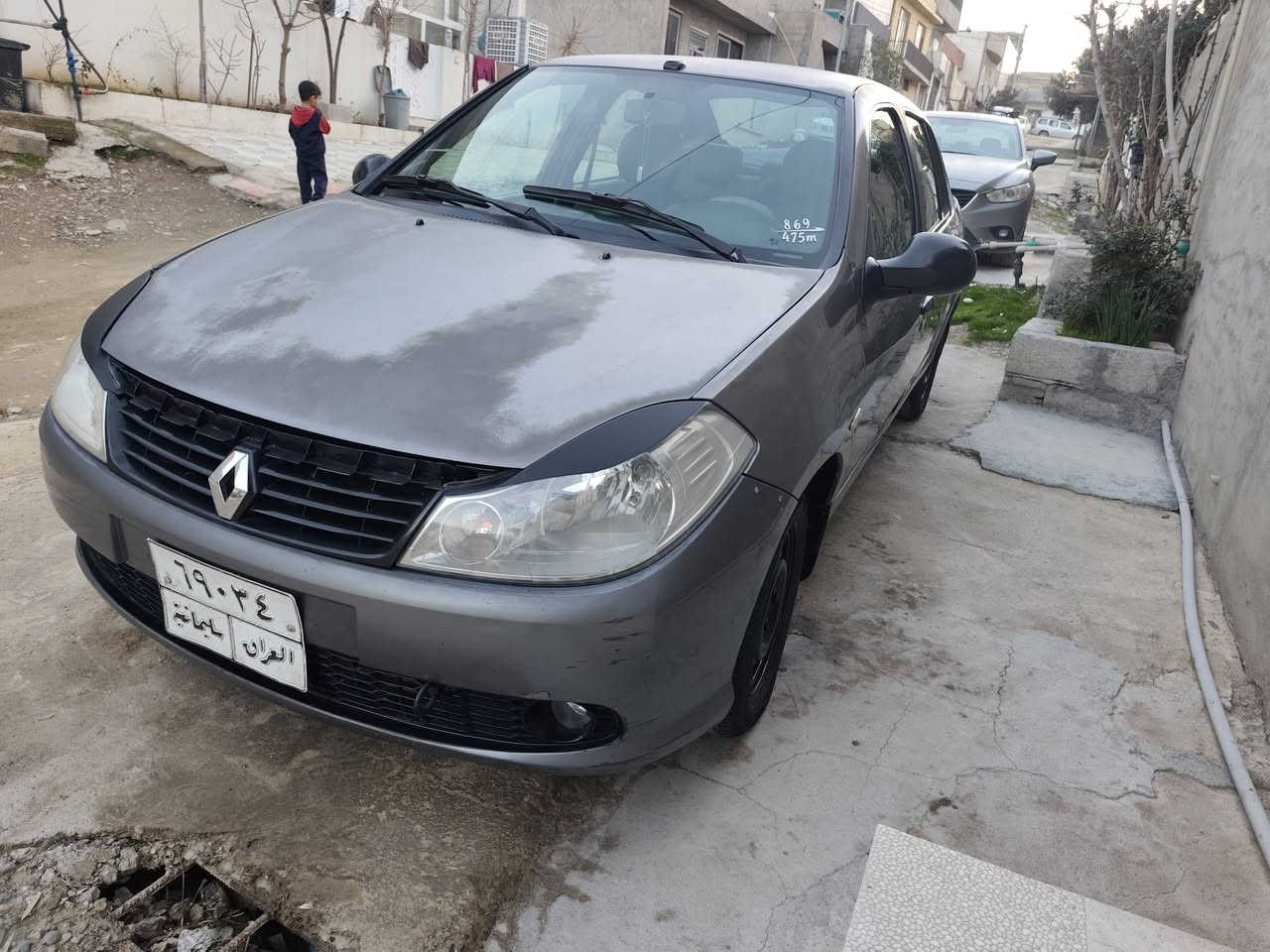 ﷽
بۆ فرۆشتن
ڕینۆ سیمبول 
مۆدێل ٢٠٠٩
چوار جام کارەبا 
چوار ویل و تایەی لۆکی لەژێرایە
کامل بانسی تازەیە
ناو بەرگە دەرگای تازە ماوەتەوە 
کارەبای و گەرمی مەزبوت 
٤٩گەڵا
لە سلێمانی 
ژ:م . ***********
