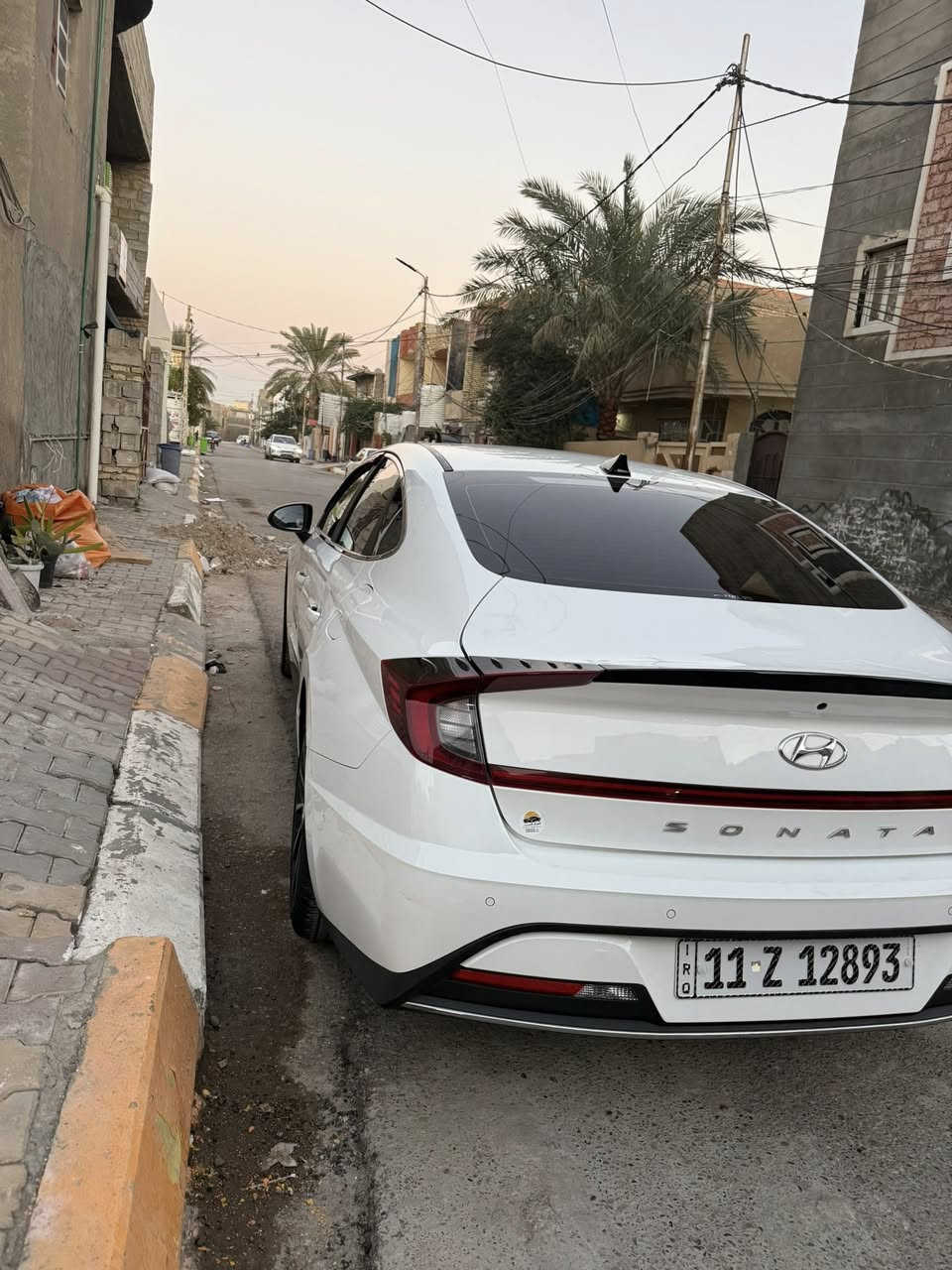 سوناتا هايبرد 2023
ماشيه 28

• محرك 2000 هايبرد

• 6وضعيات قيادة 

•  بصمة  (أبواب، تشغيل، جنطة).

•  التشغيل عن بعد.

• رادار أمامي ورادار جانبي (نقاط عمياء).

. تنبيه الخروج عن المسار 

• نظام التوقف الذاتي ونظام تحديد المسار.

• شفتات تحكم بالسرعة خلف المقود (ستيرن).

• لايت زنون (عالي وناصي) بنظام 4 عدسات.

• نظام أوتو هولد (Auto Hold) وسايد بريك إلكتروني (دكمة).

• شاشة كبيرة مع كاميرا خلفية دوارة.160 

• نظام تكييف قطعتين مع تحكم منفصل.

• صندوق ذكي يفتح تلقائياً عند الاقتراب من السيارة.

• إشارات بالمرايا الجانبية وويل كب بلادي.

وبعد بيه مواصفات هواي

 سعر 178 وبيه مجال بصيط مكانه ديالى 

***********
•
