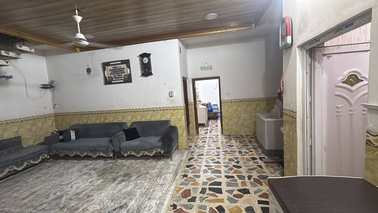 دار للبيع ركن  حي قاهره ثانيه خلف التربيه مساحه 220    ***********
