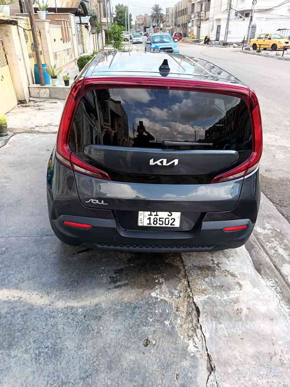 سلام عليكم كيا صول للبيع مديل 2022 بسمي تحويل ثاني يوم  مكينه 2000 دوش  وارد امريكي السونر موجود السعر  145  العنوان بغداد الشعب رقم الهاتف ***********
