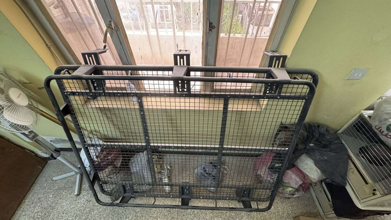 سلام عليكم للبيع 
سيبايه او سلة سقف قياسها 160 سم * 120 سم تقريبا جوكر ترهم على جميع السيارات لاندكروز حوثيه جيب باترول سفاري باجيرو الى اخر مستخدمه بس نظيفه جدا مثل ماموضح بالصور 
السعر 200 الف قفل مكاني بغداد 
***********
