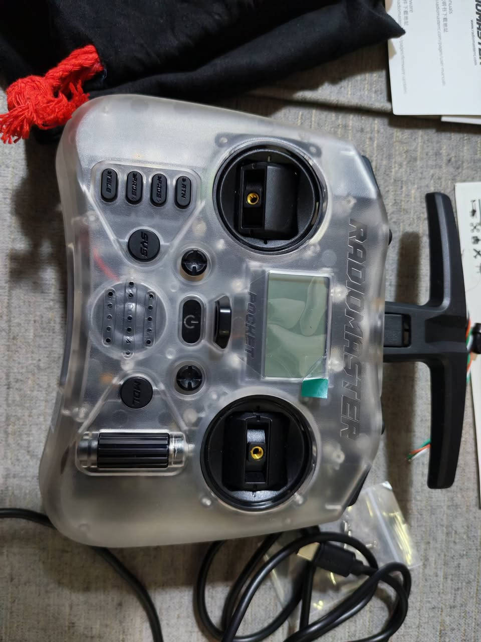 Joystick ELRS مع رسيفر 
جديد غير مستخدم واغراضه كاملة
سعره ٩٠ الف والتوصيل مجاني لكل المحافظات
تواصل خاص او واتس اب
***********
