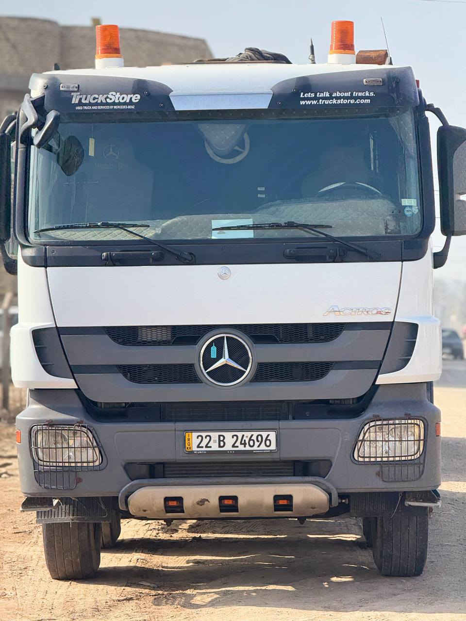 السلام عليكم للبيع اكتروز قاطرة أو مقطورة رقم أربيل 3 لوحات باسمي مديل 2011  اصل سيارة شيالة خمس فحلة ايطالية  تك قمارة كير كهربائي حجم 44/41  مكفولة كفالة عامة للستفسار رقم ***********
