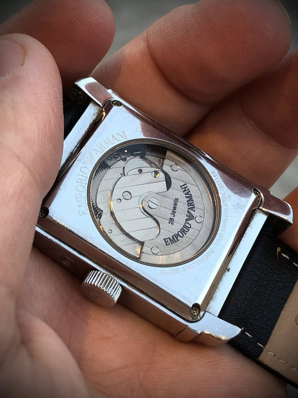 امبريو ارماني اوتوماتيك + تكويك 🇮🇹🇮🇹
نظافة تامة // الشكل مختلف / مينة مميزة بلون مميز/ سير اصلي / بوك اصلي / تحوي سنتر احتياطي الطاقة الذي يصل إلى 40 ساعة / سنتر تقويم /سنتر ثواني منفصل 
‏🇮🇹🇮🇹السعر خاااص لطفا 🇮🇹🇮🇹
يتوفر توصيل لكل المحافظات


**إذا كنت صاحب هذا الإعلان وتريد حذفه لأي سبب، رجاءا أرسل رسالة إلى الدعم الفني**