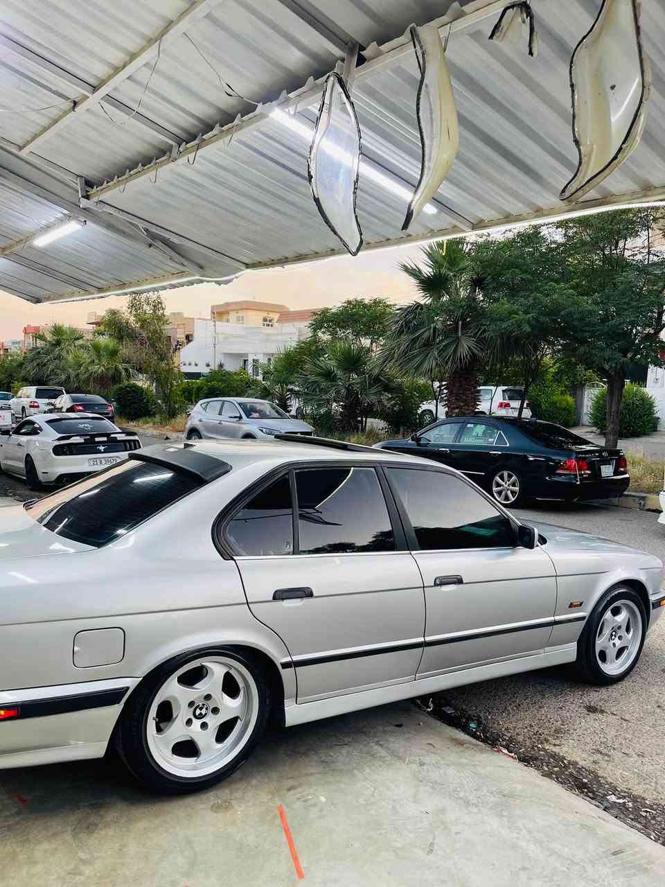 بيئيم مؤديل 1992كراوه به 1995مه كينه 525كه پس دجيتال مواسفات سلايد جلد هيته ر پيش گه وره بيلادفؤرميكا ئيرباك ٧ كه له گيچ القه ئاوينه گوي به رخ كاربا ٤ جام كاربا ده عامي پيش و دوا ئيم لايد عه لقه كامل زينؤن تبريد له سلؤري ايشه كات🥶🥶سه نه وي تا ٢٠٣١ تازه يه هه زه ي تازه يه كامل مه سروف كراوه جركه و ١٠٠ دؤلار شكينه ٤ تايه و ويلي نوي له ژيره بؤياغيكي زؤر جوان كراوه جالو شوختي نييه ليدراو شتي نييه به شه رتي گيرو مه كينه و تبريد اكسل به شه رته *********** كويسينجاك, أربيل
