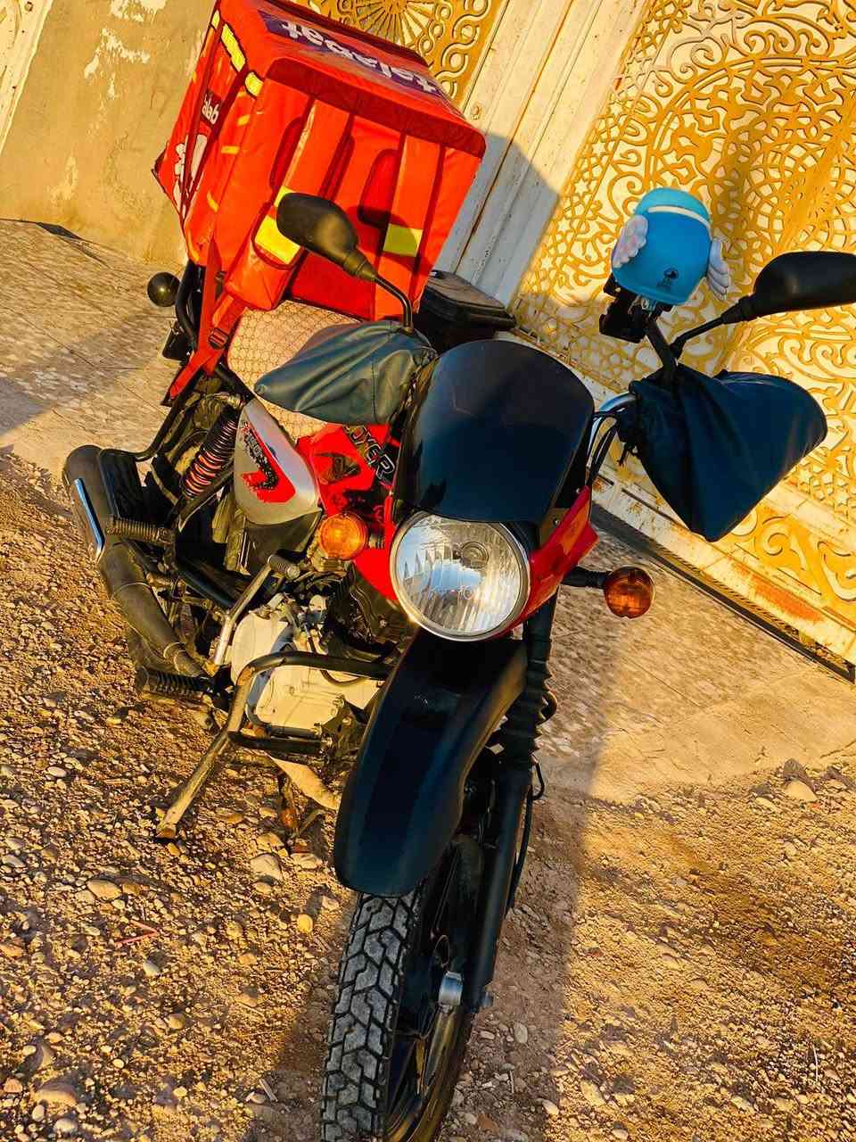 السلام عليكم دراجه موديل ٢٣ رقم وسنويه تاخذها كبل للشغل مابيها اي نقص رايدها ٢٣٥٠ مستعجل ع بيعتها ***********
