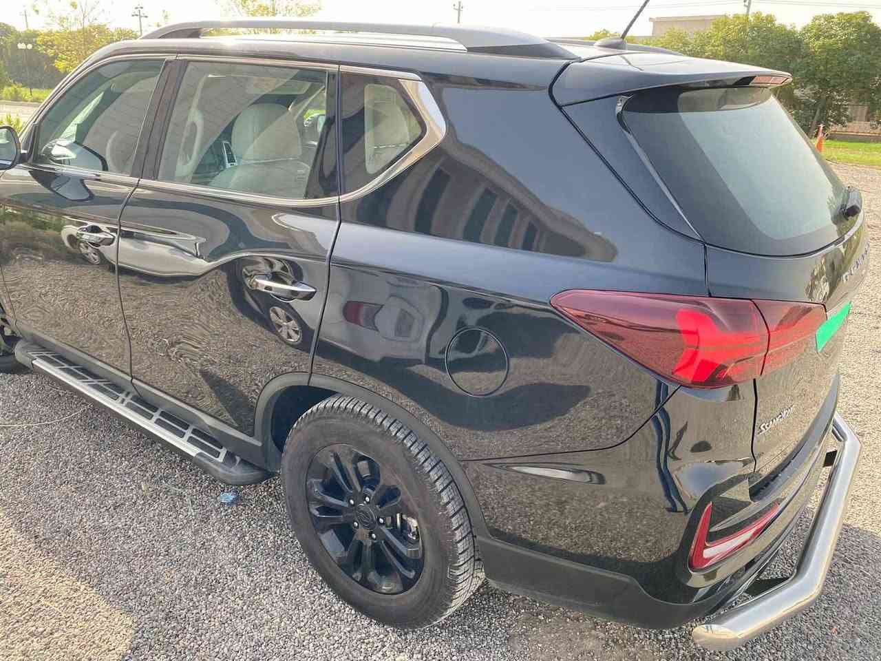 سانغ يونغ ريكسون 2022 Ssang Yong Rexton) - بحالة ممتازة جداً
المحرك  : 2.0 لتر تيربو بنزين
المسافة المقطوعة (الماشية ) : 66كم.
اللون الداخلي /بيجي

عدد المقاعد : 7 مقاعد واسعة ومريحة جداً
دفع رباعي حقيقي (4WD) مع دبل ثقيل وخفيف
للطرق الوعرة.
شاشة أصلية تدعم أبل كاربلاي وأندرويد أوتو + كاميرا
خلفية عالية الدقة.

حساسات أمامية وخلفية.

تبريد مركزي (3) قطع ) يغطي المقاعد الـ 7 بالكامل

كشنات جلد تحكم كهربائي + تدفئة وتبريد للمقاعد

الأمامية).

فتحة سقف + بصمة تشغيل ودخول ذكي.

لوحة عدادات رقمية (شاشة رقمية أمام السائق.

أنظمة أمان كاملة (مانع انزلاق، نظام منحدرات

إيرباغات كاملة

مكان السيارة / الموصل].
رقم السياره شمالي

للاستفسار عن السعر وباقي التفاصيل، يرجى الاتصال على الرقم //***********
