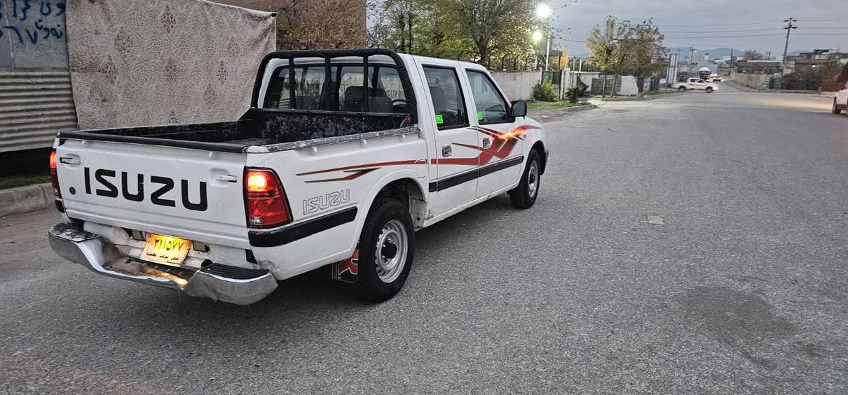 ئاسوزو مۆدیل 2001  جێ جێ  بۆباخی هەیە بێ لێدراون گێڕمەکینە بەشەرت نرخ 36گەڵا ئارم ڕانیەیە شوێن چوارقورنە *********** رانية, السليمانية
