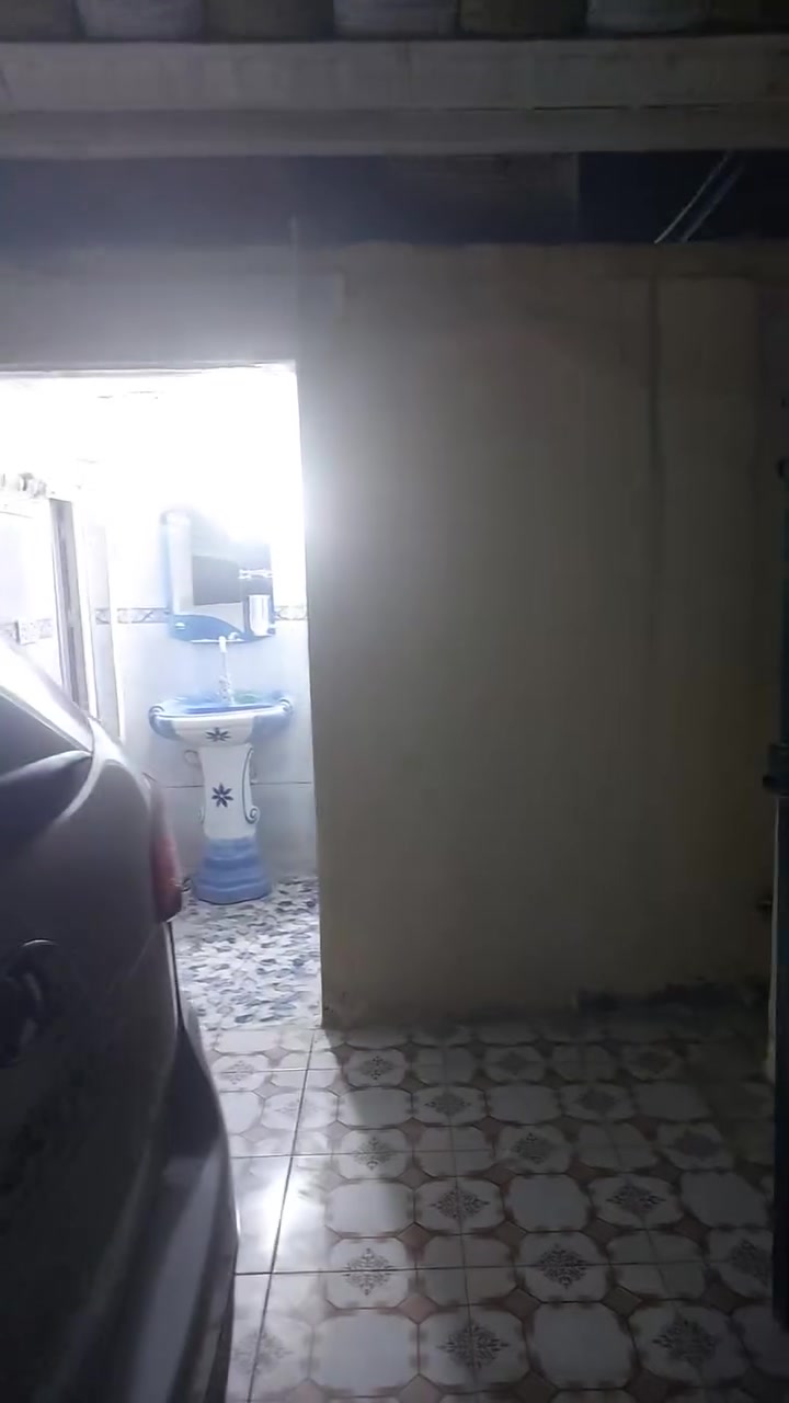 بيت ٢٠٠م حي الوحدة قرب مولدة ابو رائد شارع رئيسى ١٥م الاستفسار الاتصال ع الارقام***********  ؟الاسيا***********
