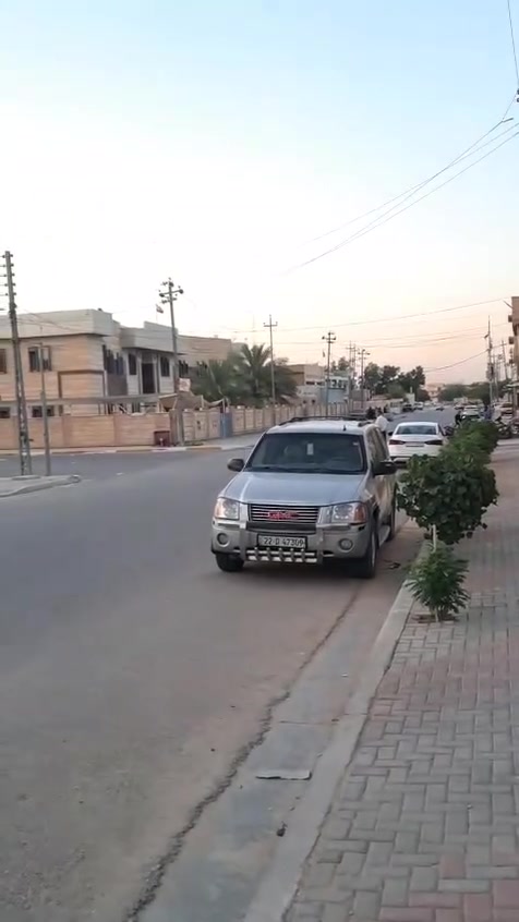 السلام عليكم //مباشر من ابو السند طابو صرف حي راقي 6 غرف نوم 
بيت للبيع كربلاء حي الاطباء 📍مقابل الدفاع المدني الشارع العام الفاصل بين الاطباء والسلام المساحه 200 متر عرض الشارع 20 متر حقيقي ربع ساعة عن الامام الحسين ع موضحه التفاصيل بالفيديوات 

بناء طابوك 🧱 وصب كونكريت مسلح درجه اولى البيت طابقين 
الطابق الاول يحتوي على كراج وحمام خارجي واستقبال جبير ومطبخ كبير و2 غرف نوم وصالتين ومجمع حمامات داخلي ومناور اثنين 
الطابق الثاني يحتوي على ٤ غرف نوم اثنين منهن نظام سويت  الخريطه حلوه ومرتبه 🏠
خدمات كاملة حي هادئ مدارس قريبه على نفس الشارع  مؤسسات حكوميه على نفس الشارع سوك قريب وره البيت 
***********. اتصال

