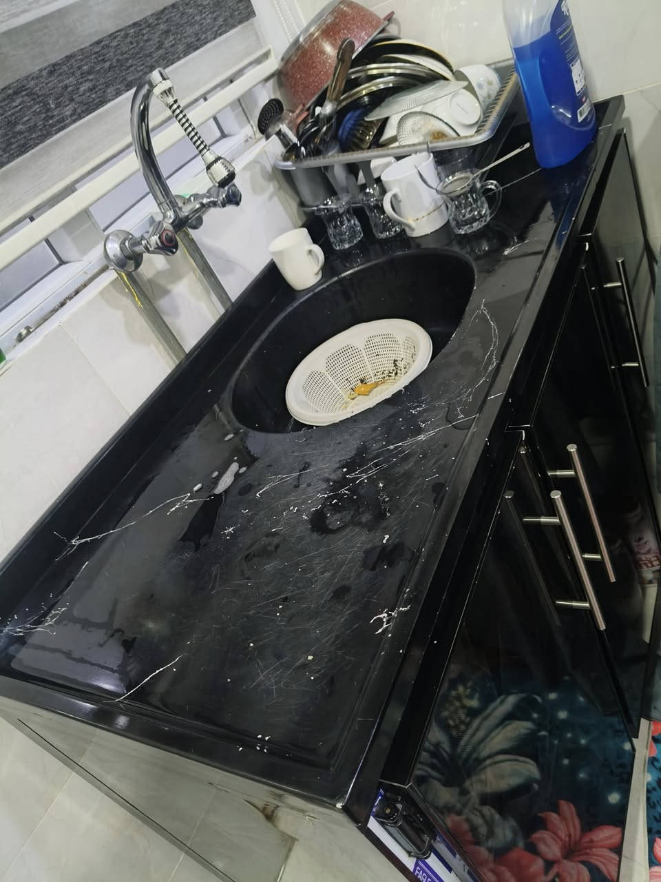 كاونتر المنيوم قطعتين وتخت خشب 2شغل الموصل 30الف للتواصل***********
