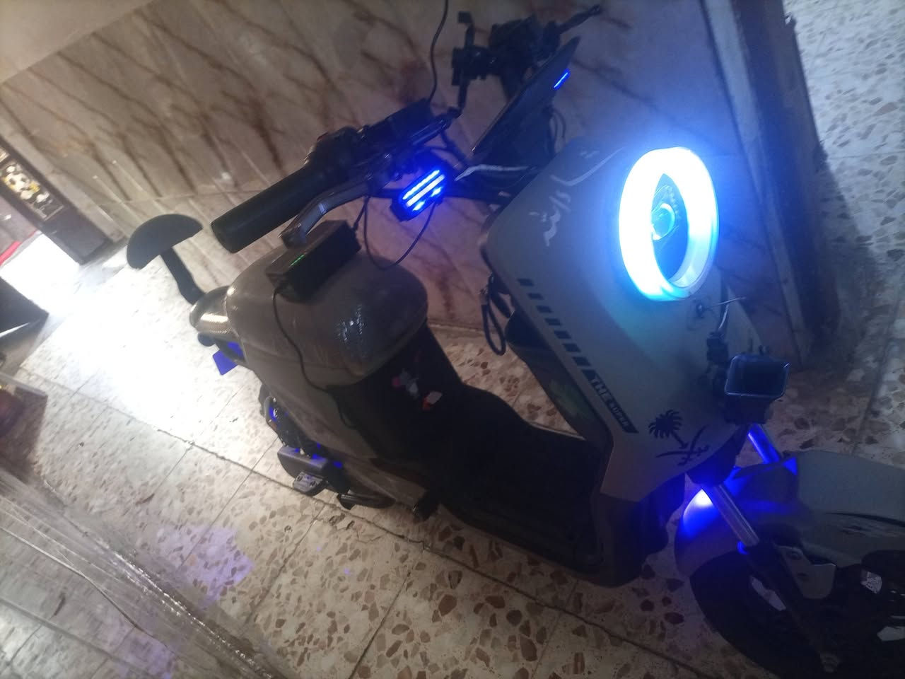 دراجة شحن

نوع r9

نضيفة بس ناقصها جاملغ امامي

بيها نضام بگR

2024

4سرع

سرعتها الحقيقي 55

بصمتين وسويجين

كهربائيات كلها شغالة

بطارياتها 16امبير تعبانات بس يمشن اقل شي ٦ أشهر

 المكان البياع حي التراث 

السعر 300 بيه مجال 

ارقم ***********
