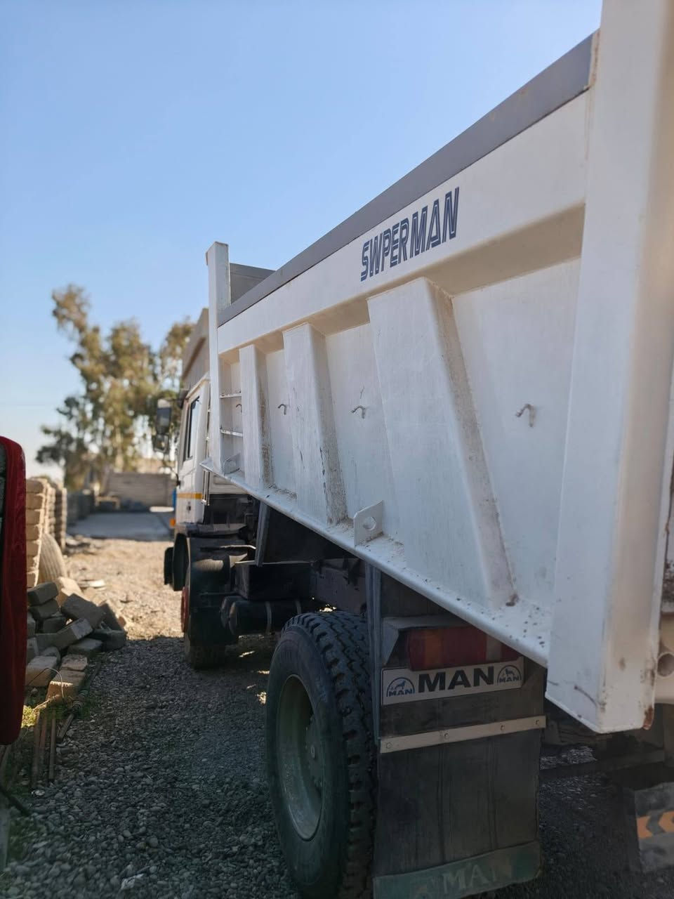 السلام عليكم قلابة مان للبيع 
موديل 89 محرك بي صرف گير شرط بودي مايلر جديد طخم تاير سيارة شغاله شرط التحويل السعر 100وبيها مجال للشراي 
مكان صلاح الدين الشرقاط استفسار ***********
