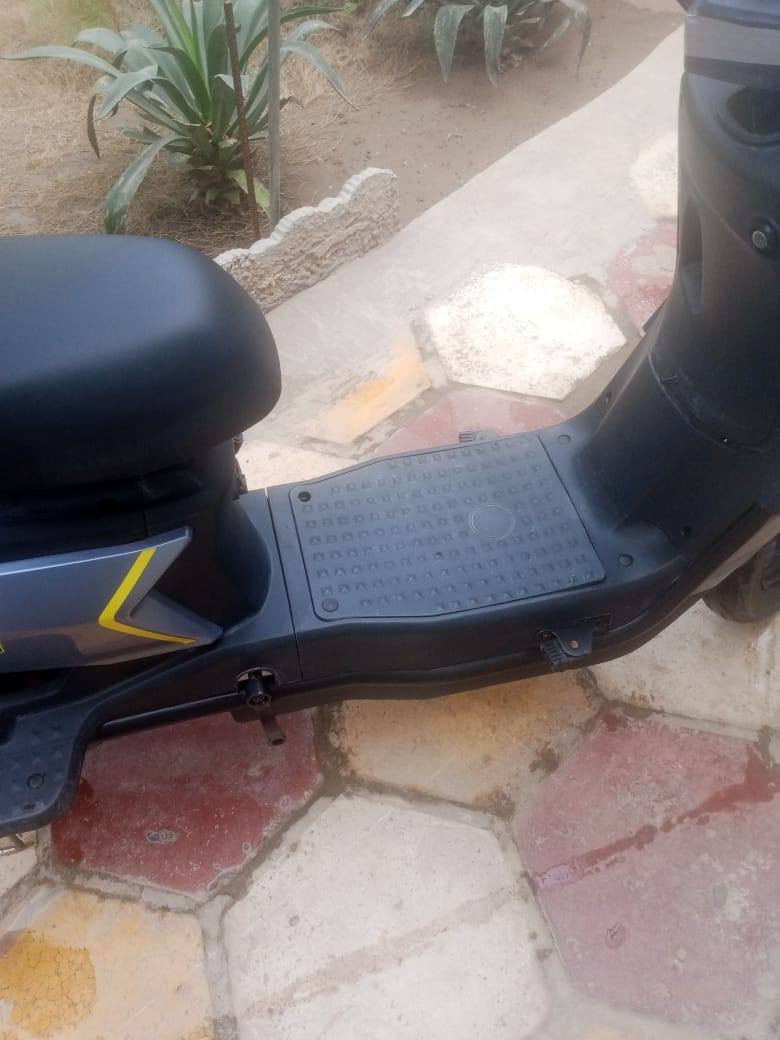 دراجة شحن للبيع بطاريات جدد بس بيه فصله تفصل وترجع اي استفسار الاتصال على الرقم ***********
