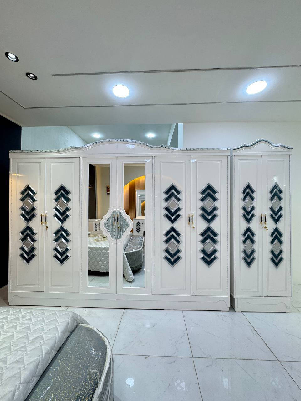 السعر // مليون فقط 
🔅تفاصيل الغرفة المرمري  ....

 خارج ٤ملم ام دي اف 🔺
وداخل معاكس ٣ملم 
صبغ حراري  درجة اولى 

عدد القطع  ٧ قطع 😍
🔺1 //جرباية  قياس  ١٦٠ × ٢٠٠ 
🔺//ميز جانبي ايسر قياس ٥٠
🔺2// وميز  جانبي  قياس ٥٠
🔺3// زاوية ارتفاع مترين عرض ٨٠
🔺4// وميز بلازمه  
🔺5//وميز مراية ارتفاع مترين عرض ١٢٠
🔺6// وكنتور ٦ باب  ارتفاع مترين و١٥ طول ٣ متر و١٥

القطعه الثامنة حسب الطلب شازلون
سعرها ٥٠ الف ❤️

(توصيل مجاني مركز بغداد )
التوصيل يشمل الشد مجاني 🔥
(اطراف ٥٠)
باقي المحافضات حسب البعد
شازلون سعرها ٥٠ الف
شازلون مخزن ٧٥ الف


**إذا كنت صاحب هذا الإعلان وتريد حذفه لأي سبب، رجاءا أرسل رسالة إلى الدعم الفني**