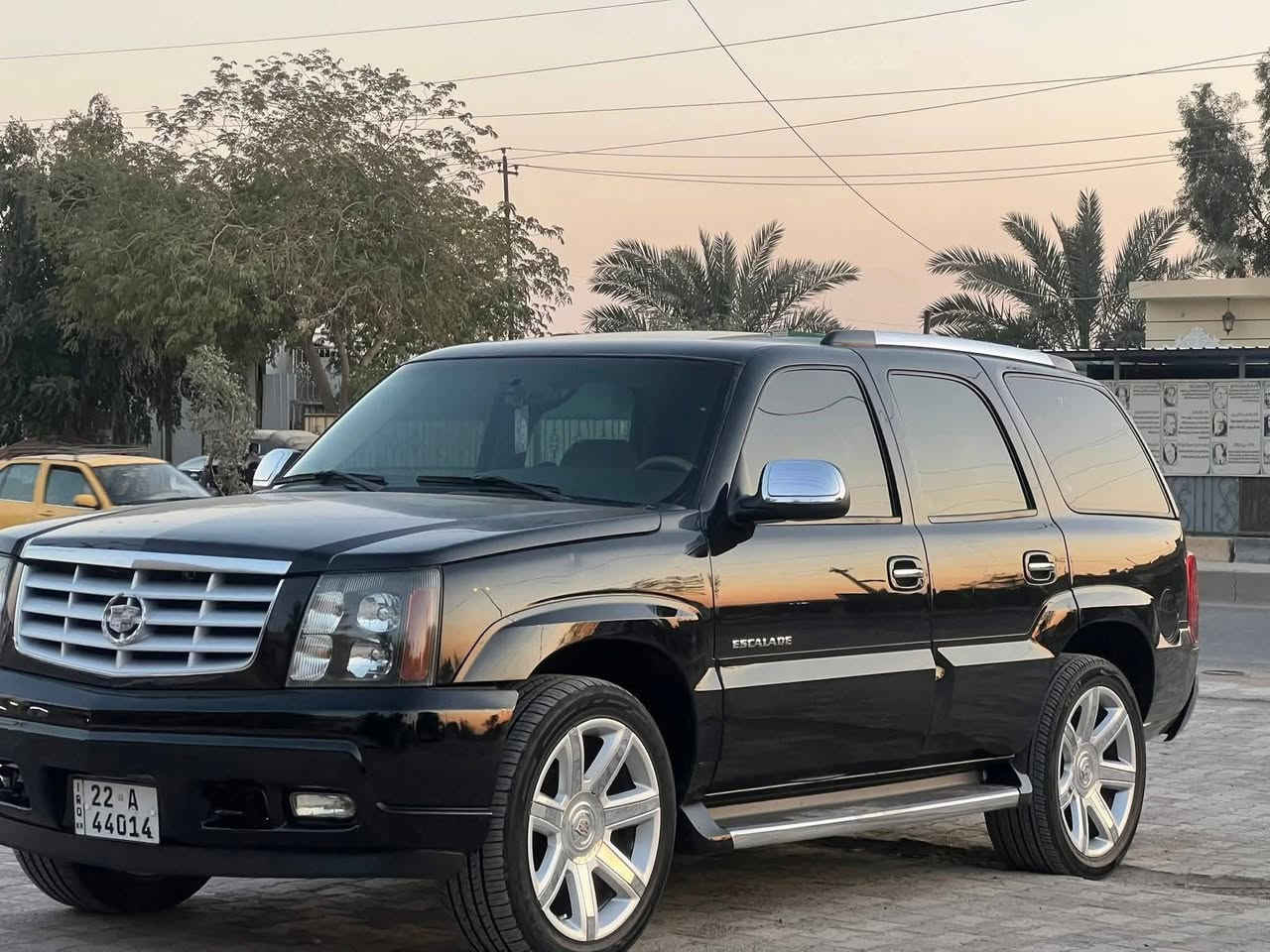 السعر 140 قفل ماكو اختها بالعراق بهالنضافه بلاديه وكلشي شغال بيهه 

كاديلاك اسكاليد  خليجيه 2003 السياره كفاله عامه من صبغ وتبديل 

بتره بلاتينيوم السياره جاهزه وكامله مابيهه مصرف اصوليه اربيل 

تحويل او وكاله مكان السياره بغداد مواصفاتها وتفاصيلهه صور واضحه 

0774 783 9201
