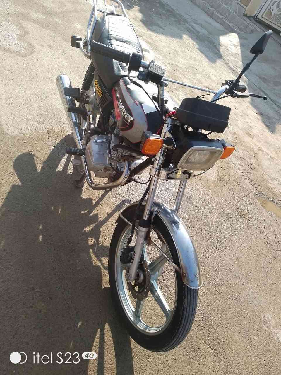 السلام عليكم للبيع دراجة سيفان 19كامله مكمله اوراق ومحرك خير من الله وكهربيات كامله   المكان المفرق  *********** سعر 400بيهه مجال قليل
