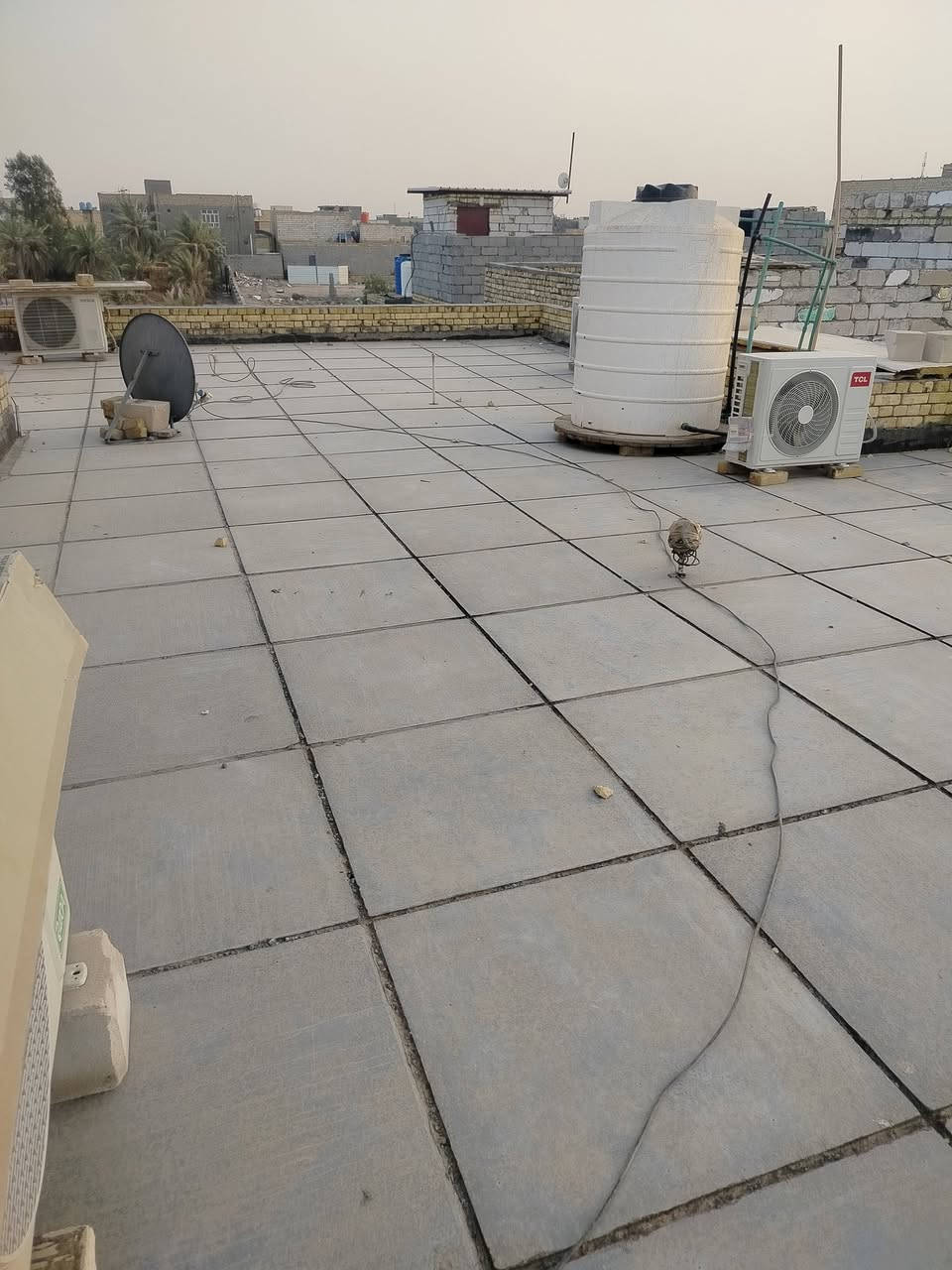 بيت للبيع مساحه 250 متر طابو اسهم
3غرف وصاله ومطبخ واستقبال وصحيات داخليه وخارجيه
بناء 2024 
 مكانه نهايه شارع السفينه قرب مدرسه الواثق
السعر 148
***********
