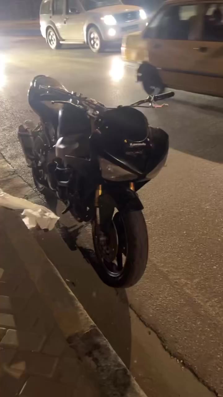 كاوسكي للبيع الدراجه فقط كايمه اي نقص مابيهه بس كايمه اكفلهه من كلشي فقط محركهه الرداجه سعرهه 1500 وبيهه مجال شي قليل الدراجه كايمه فقط اي نقص مابيهه التواصل عل رقم***********
