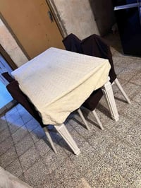 ميز طعام • ٤كراسي • حرق بسيط