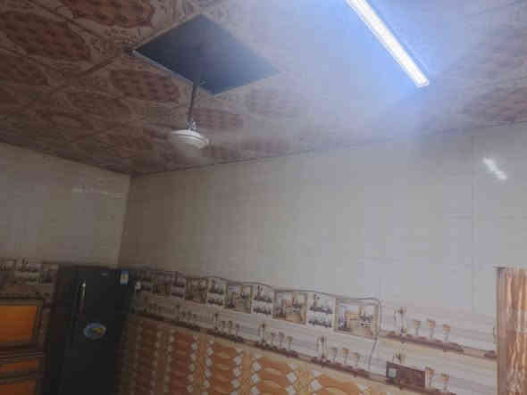 بيت للبيع للبيع للبيع بسعر 65 وبي مجال 
بيت 110 متر واجها التبليط بالباب مع جميع الخدمات العنوان الديوانيه شارع 60 خلف مدرسه فالح موات  البيت متكون من استقبال ومطبخ وصاله وغرفه ومنور وصحيات داخليه وخارجيه  للاستفسار اكثر الاتصال على الارقام التاليه 
***********
*********** 
موجود بيهن وات ساب ديوانية
