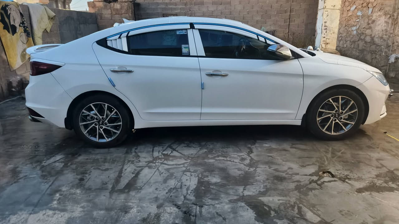 النترا خليجي 20 رقم بغداد بسمي
ماشيه 163 الف وقابل لزياده
فتحة سقف
حساسات امامي وخلفي
بصمة تشغيل
بصمة دخول
تبريد قطعتين 
اربع انضمه قياده نورمنه ايكو سبورت سمارت
لايت عدسات زنون شادهن يعني عدساته مبدله بنضام عدسات افضل
ويل كروم 17 عدد5
كير ايتي مو سفتي
شاشه شكل لكزز ايباد كبيره
تحكمات ستيرآ جهتين
مري شفط ترحيب ذكي عند الاقتراب
صندون ذكي يفنح عند الاقتراب
تخم تاير جديد
السياره متصرف عليه دينار جاهزمه مجهزه
باقي المواصفات معروفه
السعر 155 وبيه مجال
رقم ***********
