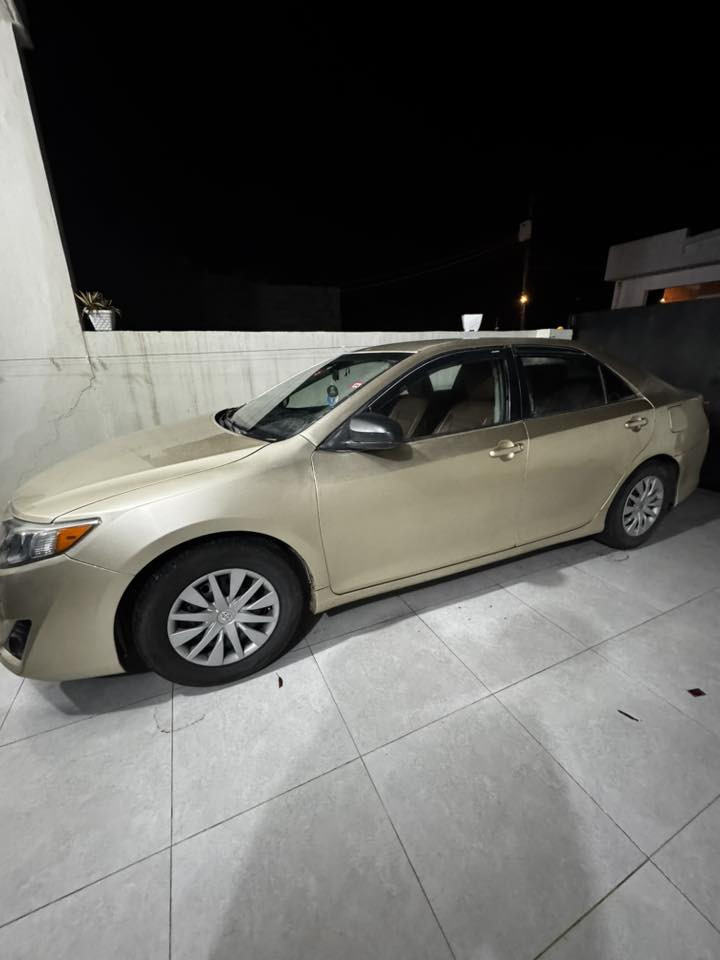 کامری ٢٠١٢ بێ مەسرەف کامل مەسرووفم لێکردووە  ٤ تایەی تازەم بۆ کڕیوە ڕۆنی مەکینەو گێڕم گۆڕیوە بانسەکانیم گۆڕیوە تازە ئەسڵی پاتری نوێ بەرگە کوشنی ڕاقی وەک گووڵە بەس لێ خووڕە مەکینەو گێڕ بەشەرت

شوێن چوارقوڕنە ئەمەش ڕەقەم تەلەفۆن 
***********
