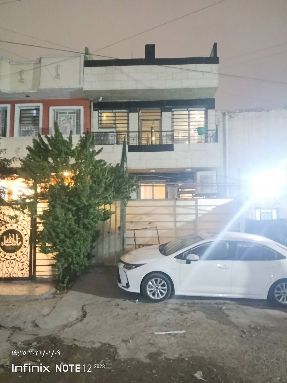 سلام وعليكم بيت بناء حديث للبيع المساحه 65متر ا العنوان بغداد كم الحيدري عنوان مميز   واجهة 5متر نزال 13 للاستفسار الاتصال على الرقم التالي ***********
