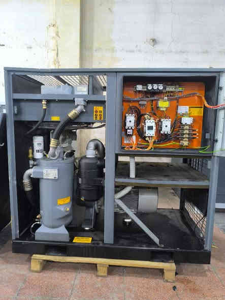 🔧 المنتج: كومبريسر هواء 40 حصان
⚡️ الموديل: ATLAS COPCO
 GA30 FF– موديل 1997 – ضغط 7.5 بار

📍 العنوان: حي القادسية – خدمي شارع الصب – مقابل معرض النجف الدولي
📞 للاستفسار: ***********
